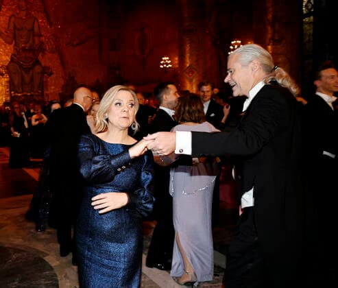 STOCKHOLM 20221210 Social Democrats party leader Magdalena Andersson dances with her husband Richard Friberg after dinner during the Nobel Banquet in the City Hall in Stockholm on Saturday STOCKHOLM Sweden x10050x,  Copyright: xPontusxLundahl TTx NOBEL 2022 BANKETTEN