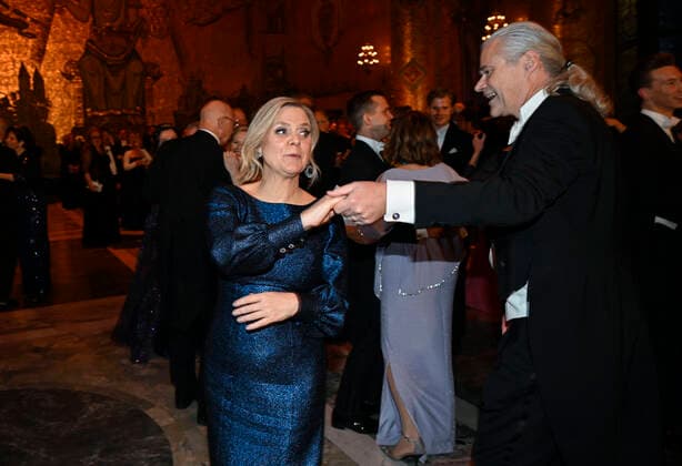 STOCKHOLM 20221210 Social Democrats party leader Magdalena Andersson dances with her husband Richard Friberg after dinner at the Nobel Banquet in the City Hall in Stockholm on Saturday STOCKHOLM Sweden x10050x,  Copyright: xPontusxLundahl TTx NOBEL 2022 BANKETTEN
