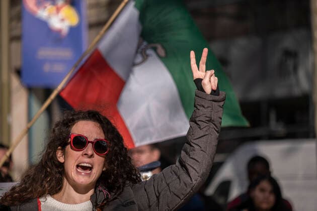 December 10, 2022, Barcelona, Catalonia, Spain: A woman is seen making the victory symbol with her arm raised during the demonstration. Coinciding with Human Rights Day, hundreds of demonstrators have demonstrated in the center of Barcelona to protest against the repression of the Iranian regime and against the death sentences of those detained during the demonstrations. Barcelona Spain - ZUMAs197 20221210_zaa_s197_131 Copyright: xPacoxFreirex