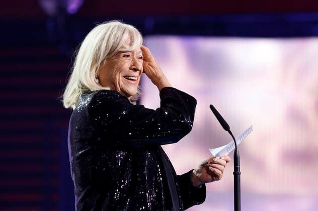Bilder des Jahres 2022, Entertainment 12 Dezember Entertainment Themen der Woche KW49 Margarethe von Trotta erhäkt den Preis für ihr Lebenswerk bei der Verleihung des 35. Europäischen Filmpreises im Konzerthaus Harpa. Reykjavik, 10.12.2022 *** Margarethe von Trotta receives the Lifetime Achievement Award at the 35 European Film Awards ceremony at Harpa Concert Hall Reykjavik, 10 12 2022 Foto:xS.xGabschx xFuturexImage