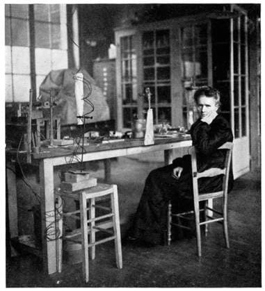 IMAGO ICONS: Marie Curie RECORD DATE NOT STATED Marie Curie, Polish-born French physicist, c1920. Artist: Anon Copyright:xAnnxRonanxPicturexLibrary Heritage-Imagesx IMAGO ,1156152 ! ACHTUNG: AUFNAHMEDATUM GESCHÄTZT!  Copyright:AnnxRonanxPicturexLibrary Heritage-Imagesx IMAGO