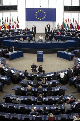 Straßburg, Sitzung des Europäischen Parlaments  European Parliament President Roberta Metsola delivers a speech at the opening session of the European NEWS: Plenary session sur l affaire de corruption impliquant sa vice-prÃ sidente Eva Kaili, qui a Ã tÃ arrÃªtÃ e par la police belge apres avoir Ã tÃ retrouvÃ e avec plus de 600 000 ÂÄ en liquide Ã son domicile. Strasbourg 12-12-2022 ElyxandroCegarra Panoramic 