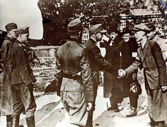 RECORD DATE NOT STATED Warsaw Uprising Capitulation, October 1944. Artist: Unknown Copyright:xKeystonexArchives HeritagexImagesx IMAGO ,2612714 ! ACHTUNG: AUFNAHMEDATUM GESCHÄTZT!  Copyright:KeystonexArchives HeritagexImagesx IMAGO