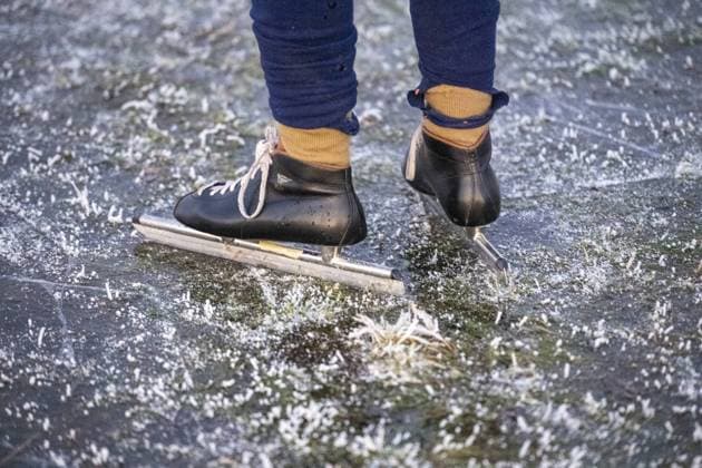 IMAGO Creative, Jahreszeit Winter, Eislaufen RYPTSJERK - The first enthusiasts venture on the ice in the Ryptsjerkerpolder. Because of the thin layer of water, this place is often one of the first where you can skate after a night of frost. ANP JILMER POSTMA netherlands out - belgium out *** RYPTSJERK The first enthusiasts venture on the ice in the Ryptsjerkerpolder Because of the thin layer of water, this place is often one of the first where you can skate after a night of frost ANP JILMER POSTMA netherlands out belgium out  Copyright: xx x459345591x originalFilename: 459345591.jpg