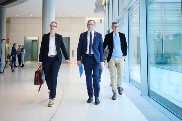 Berlin, Tino Chrupalla und Alice Weidel geben Pressekonferenz im Bundestag Tino Chrupalla (Fraktionsvorsitzender der AFD-Bundestagsfraktion) und Alice Weidel (Co-Vorsitzende der AFD-Bundestagsfraktion) vor der Pressekonferenz vor der AfD Fraktionssitzung im Deutschen Bundestag am 13.12.2022 in Berlin. Berlin Bundestag Berlin Deutschland *** Berlin, Tino Chrupalla and Alice Weidel give press conference in the Bundestag Tino Chrupalla parliamentary group leader of the AFD parliamentary group and Alice Weidel co-chair of the AFD parliamentary group before the press conference before the AfD parliamentary group meeting in the German Bundestag on 13 12 2022 in Berlin Berlin Bundestag Berlin Germany