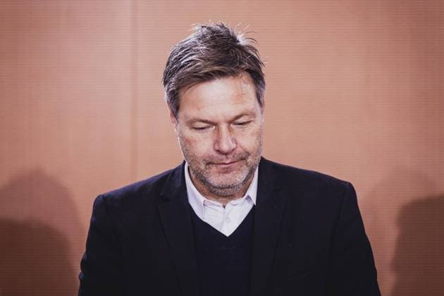 Robert Habeck (Buendnis 90 Die Gruenen), Bundesminister fuer Wirtschaft und Klimaschutz und Vizekanzler, aufgenommen im Rahmen der woechentlichen Sitzung des Kabinetts in Berlin, 14.12.2022. Berlin Deutschland *** Robert Habeck Buendnis 90 Die Gruenen , Federal Minister for Economic Affairs and Climate Protection and Vice Chancellor, recorded during the weekly meeting of the cabinet in Berlin, 14 12 2022 Berlin Germany Copyright: xFlorianxGaertner photothek.dex