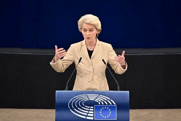 News Themen der Woche KW50 News Bilder des Tages EU-Kommissionspräsidentin Ursula von der Leyen (CDU) spricht im Plenarsaal des Europäischen Parlaments. Das Europaparlament verleiht heute den Sacharow-Preis an das ukrainische Volk und stimmt über Finanzhilfen von knapp 720 Millionen Euro für sieben EU-Länder ab. Straßburg, 14.12.2022 Alsace-Champagne-Ardenne-Lorrain Frankreich *** EU Commission President Ursula von der Leyen CDU speaks in European Parliament plenary hall European Parliament today awards Sakharov Prize to Ukrainian people and votes on financial aid of nearly 720 million euros to seven EU countries Strasbourg, 14 12 2022 Alsace Champagne Ardenne Lorrain France Copyright: xDwixAnoraganingrumx