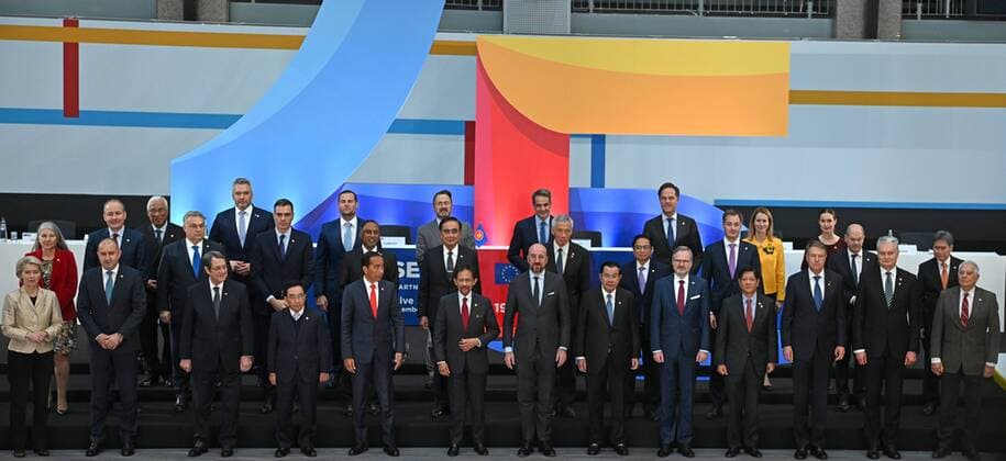 Bilder des Jahres 2022, News 12 Dezember News Themen der Woche KW50 News Bilder des Tages Belgium EU ASEAN Summit 8339333 14.12.2022 Participants attend the photography ceremony before the European Union (EU) and the Association of South-East Asian Nations (ASEAN) summit in Brussels, Belgium. EU and ASEAN leaders meet in Brussels to discuss the EU-ASEAN strategic partnership, trade relations and various international topics. Stringer Sputnik Brussels Belgium  Copyright: xStringerx