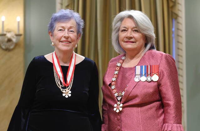 News Bilder des Tages December 14, 2022, Ottawa, ON, Canada: Governor General Mary Simon invests Martha Billes as a officer of the Order of Canada during a ceremony at Rideau Hall in Ottawa on Wednesday, December 14, 2022. Ottawa Canada  - ZUMAc35_ 20221214_zaf_c35_054 Copyright: xPatrickxDoylex