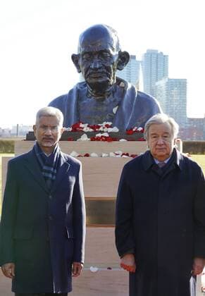 Mahatma Gandhi s bust set up in front of U.N. India s External Affairs Minister Subrahmanyam Jaishankar (L) and U.N. Secretary General Antonio Guterres unveil the bust of late Indian leader Mahatma Gandhi at the U.N. headquarters on Dec. 14, 2022.  A14AA0001375937P