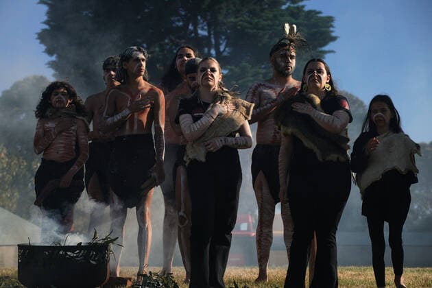 UNCLE ARCHIE ROACH STATE MEMORIAL, A smoking ceremony is performed during the State Memorial Service to celebrate the life and music of Australian singer Uncle Archie Roach at the Sidney Myer Music Bowl in Melbourne, Thursday, December 15, 2022. The 66-year-old Gunditjmara-Bundjalung elder rose to prominence with the release of his debut single Took the Children Away in 1990 and was inducted into the ARIA Hall of Fame in 2020. ( NO ARCHIVING, EDITORIAL USE ONLY, NO USE IN BOOKS WITHOUT CONSENT MELBOURNE VICTORIA AUSTRALIA  Copyright: xLUISxASCUIx 20221215001742751700