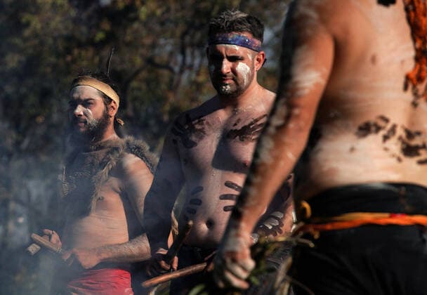 UNCLE ARCHIE ROACH STATE MEMORIAL, A smoking ceremony is performed during the State Memorial Service to celebrate the life and music of Australian singer Uncle Archie Roach at the Sidney Myer Music Bowl in Melbourne, Thursday, December 15, 2022. The 66-year-old Gunditjmara-Bundjalung elder rose to prominence with the release of his debut single Took the Children Away in 1990 and was inducted into the ARIA Hall of Fame in 2020. ( NO ARCHIVING, EDITORIAL USE ONLY, NO USE IN BOOKS WITHOUT CONSENT MELBOURNE VICTORIA AUSTRALIA  Copyright: xLUISxASCUIx 20221215001742751769