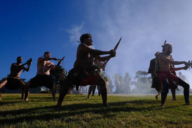 UNCLE ARCHIE ROACH STATE MEMORIAL, A smoking ceremony is performed during the State Memorial Service to celebrate the life and music of Australian singer Uncle Archie Roach at the Sidney Myer Music Bowl in Melbourne, Thursday, December 15, 2022. The 66-year-old Gunditjmara-Bundjalung elder rose to prominence with the release of his debut single Took the Children Away in 1990 and was inducted into the ARIA Hall of Fame in 2020. ( NO ARCHIVING, EDITORIAL USE ONLY, NO USE IN BOOKS WITHOUT CONSENT MELBOURNE VICTORIA AUSTRALIA  Copyright: xLUISxASCUIx 20221215001742775855