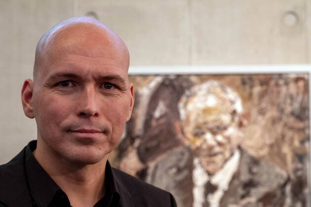 Inauguration of the portrait of the painter Christoph Bouet li of Bundestagspraesident a D Wolfgang Schaeuble on painting in the background in the gallery of the Bundestagspraesidenten in the Paul Loebe house in Berlin See epd message of 15 12 2022 EDITORIAL USE ONLY Copyright: epd-bild RolfxZoellner epd-Schaeuble_Galerie9-kopieren