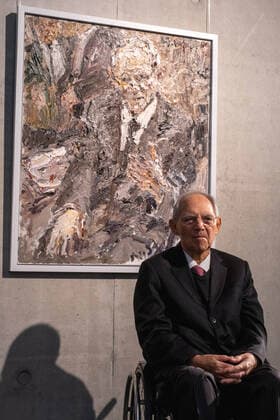 Inauguration of the portrait of the painter Christoph Bouet of Bundestagspraesident a D Wolfgang Schaeuble re and on painting in the background in the gallery of the Bundestagspraesidenten in the Paul Loebe house in Berlin See epd message of 15 12 2022 EDITORIAL USE ONLY Copyright: epd-bild RolfxZoellner _DSF4765