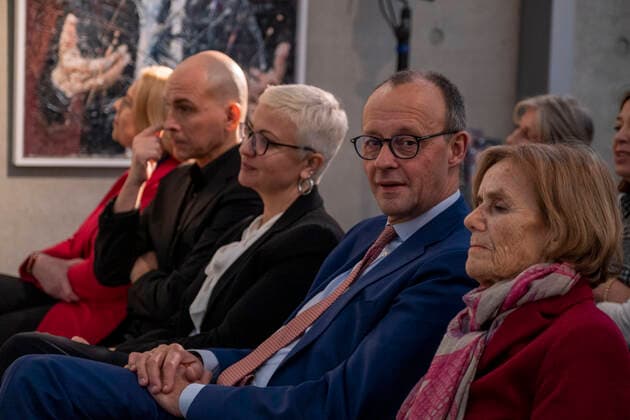 Bundestagspraesidentin Baerbel Bas in the picture li inaugurates on 15 12 2022 a portrait of the painter Christoph Bouet of Bundestagspraesident a D Wolfgang Schaeuble in the gallery of the Bundestagspraesidenten in the Paul Loebe house in Berlin V l n r Bas, Bouet, its life companion Bernadette Jaeger, CDU boss Friedrich Merz, Ingeborg Schaeuble Copyright: epd-bild RolfxZoellner _DSF4815