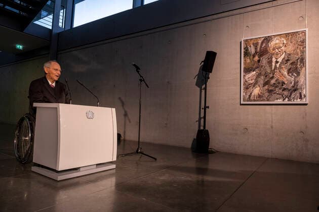 Inauguration of the portrait of the painter Christoph Bouet li of Bundestagspraesident a D Wolfgang Schaeuble on painting in the background in the gallery of the Bundestagspraesidenten in the Paul Loebe house in Berlin See epd message of 15 12 2022 EDITORIAL USE ONLY Copyright: epd-bild RolfxZoellner _DSF4877