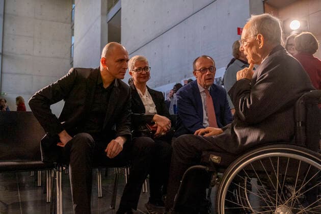 Inauguration of a portrait of the painter Christoph Bouet of Bundestagspraesident a D Wolfgang Schaeuble on 15 12 2022 in the gallery of the Bundestagspraesidenten in the Paul Loebe house in Berlin a Bouet, life companion Bernadette Jaeger, CDU leader Friedrich Merz, Schaeuble See epd message of 15 12 2022 EDITORIAL USE ONLY Copyright: epd-bild RolfxZoellner _DSF4988