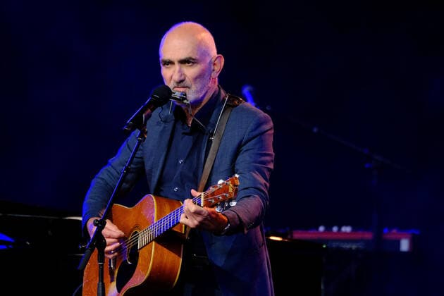 UNCLE ARCHIE ROACH STATE MEMORIAL, Paul Kelly is seen at the State Memorial Service to celebrate the life and music of Australian singer Uncle Archie Roach at the Sidney Myer Music Bowl in Melbourne, Thursday, December 15, 2022. The 66-year-old Gunditjmara-Bundjalung elder rose to prominence with the release of his debut single Took the Children Away in 1990 and was inducted into the ARIA Hall of Fame in 2020. ( NO ARCHIVING, EDITORIAL USE ONLY, NO USE IN BOOKS WITHOUT CONSENT MELBOURNE VICTORIA AUSTRALIA  Copyright: xLUISxASCUIx 20221215001742935352