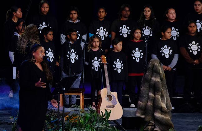 UNCLE ARCHIE ROACH STATE MEMORIAL, Nola Lauch and the Perfume School choir are seen at the State Memorial Service to celebrate the life and music of Australian singer Uncle Archie Roach at the Sidney Myer Music Bowl in Melbourne, Thursday, December 15, 2022. The 66-year-old Gunditjmara-Bundjalung elder rose to prominence with the release of his debut single Took the Children Away in 1990 and was inducted into the ARIA Hall of Fame in 2020. ( NO ARCHIVING, EDITORIAL USE ONLY, NO USE IN BOOKS WITHOUT CONSENT MELBOURNE VICTORIA AUSTRALIA  Copyright: xLUISxASCUIx 20221215001742935835