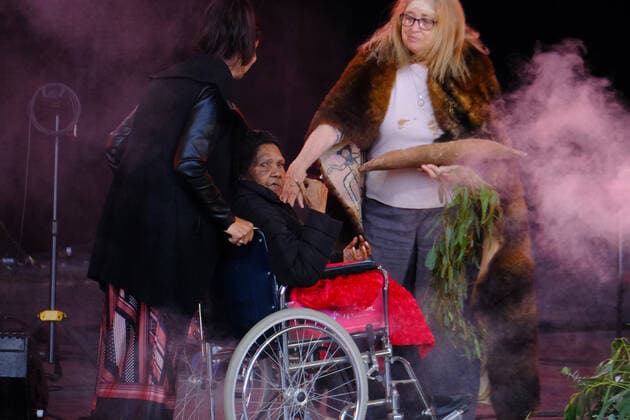 UNCLE ARCHIE ROACH STATE MEMORIAL, Uncle Archie s sister Aunty Myrtle Evans is seen during the State Memorial Service to celebrate the life and music of Australian singer Uncle Archie Roach at the Sidney Myer Music Bowl in Melbourne, Thursday, December 15, 2022. The 66-year-old Gunditjmara-Bundjalung elder rose to prominence with the release of his debut single Took the Children Away in 1990 and was inducted into the ARIA Hall of Fame in 2020. ( NO ARCHIVING, EDITORIAL USE ONLY, NO USE IN BOOKS WITHOUT CONSENT MELBOURNE VICTORIA AUSTRALIA  Copyright: xLUISxASCUIx 20221215001742936638