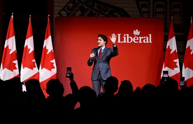 December 15, 2022, Gatineau, PQ, CAN: Prime Minister Justin Trudeau waves as he concludes an address at the Laurier Club Holiday Event, an event for supporters of the Liberal Party of Canada, in Gatineau, Que., on Thursday, Dec. 15, 2022. Gatineau CAN  - ZUMAc35_ 20221215_zaf_c35_134 Copyright: xJustinxTangx