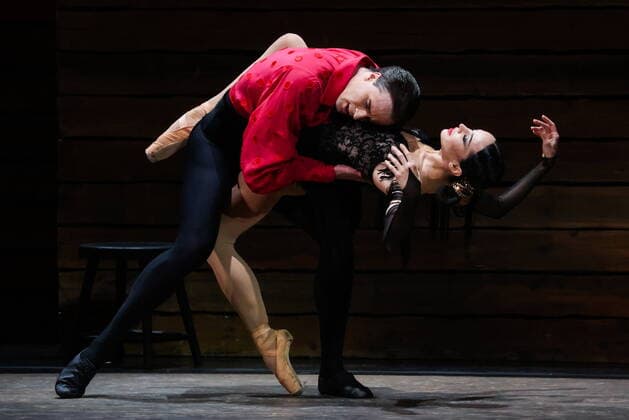 Bilder des Jahres 2022, Entertainment 12 Dezember Entertainment Themen der Woche KW50 RUSSIA, ST PETERSBURG - DECEMBER 16, 2022: Russian ballet dancers Diana Vishneva (R) as Carmen and Konstantin Zverev as Jose perform in a scene from the Carmen Suite ballet by French composer Georges Bizet and Russian composer Rodion Shchedrin during an evening marking Shchedrin s 90th birthday at the Mariinsky Theatre. Alexander Demianchuk TASS  56451597
