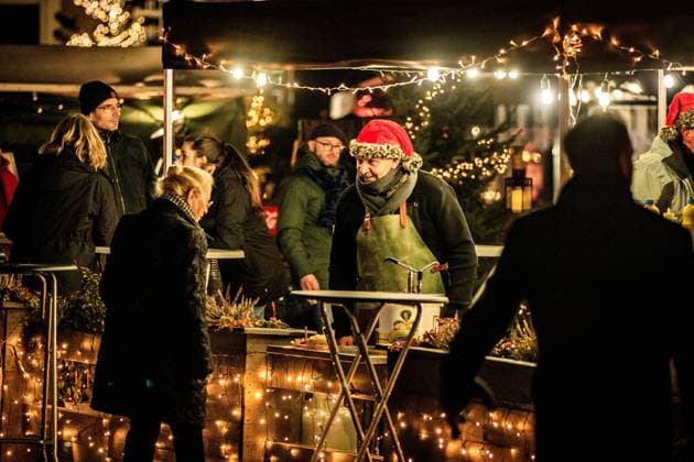 HEUSDEN - Visitors at a Christmas market. After Germany, more and more Christmas markets are also taking place in the Netherlands. ANP LEVIN DEN BOER netherlands out - belgium out *** HEUSDEN Visitors at a Christmas market After Germany, more and more Christmas markets are also taking place in the Netherlands ANP LEVIN DEN BOER netherlands out belgium out  Copyright: xx x459515743x originalFilename: 459515743.jpg
