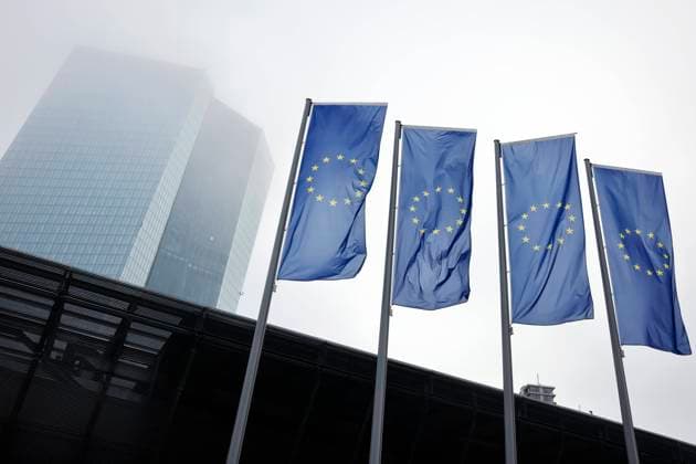 Das Gebäude der EZB in Frankfurt. Während die Euro-Zone weiter von Inflation gebeutelt wird, hat die EZB am Donnerstag Leitzinsen um 0,5 Prozent angehoben. 2023 soillen weitere Zinsschritte folgen. (Themenbild, Symbolbild) Frankfurt, 15.12.2022 Hessen Deutschland *** The ECB building in Frankfurt As the euro zone continues to be battered by inflation, the ECB raised key interest rates by 0.5 percent on Thursday 2023 further interest rate steps are to follow Topic image, symbol image Frankfurt, 15 12 2022 Hesse Germany Copyright: xChristophxHardtx