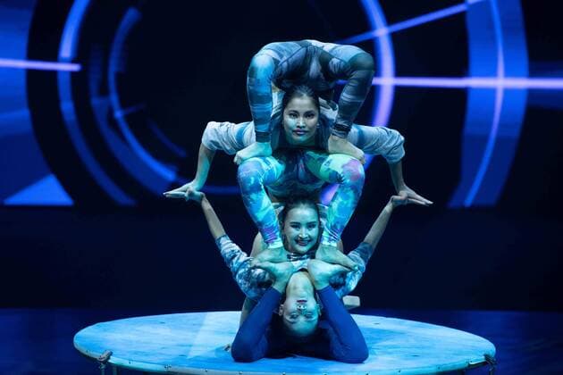Entertainment Themen der Woche KW50 Entertainment Bilder des Tages Die Puje-Truppe, Contorsion, Akrobatik, Der Zirkus Flic Flac gastiert vom 16. Dezember 2022 bis zum 8. Januar 2023 am alten Gueterbahnhof in Duisburg, 16.12.2022, *** The Puje Troupe, Contorsion, Acrobatics, The Flic Flac Circus will make a guest appearance from December 16, 2022 to January 8, 2023 at the old Gueterbahnhof in Duisburg, 16 12 2022,
