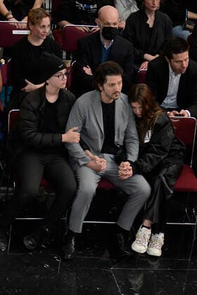 Posthumous Tribute to Set Designer Alejandro Luna December 16, 2022, Mexico City, Mexico: Diego Luna accompanied by his children Fiona Luna and Jeronimo Luna attends the posthumous tribute of present ashes of his father Alejandro Luna, National Award in Sciences and Arts who died at the age of 83, at Palacio de Bellas Artes. on December 16, 2022 in Mexico City, Mexico. (Photo by Jaime Nogales Eyepix Group) Copyright: xJaimexNogales xEyepixxGroupx JN_16122022_84200