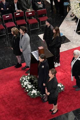 Posthumous Tribute to Set Designer Alejandro Luna December 16, 2022, Mexico City, Mexico: Diego Luna accompanied by his children Fiona Luna and Jeronimo Luna and his his sister Maria Luna during the posthumous tribute of present ashes of his father Alejandro Luna, National Award in Sciences and Arts who died at the age of 83, at Palacio de Bellas Artes. on December 16, 2022 in Mexico City, Mexico. (Photo by Jaime Nogales Eyepix Group) Copyright: xJaimexNogales xEyepixxGroupx JN_16122022_84215