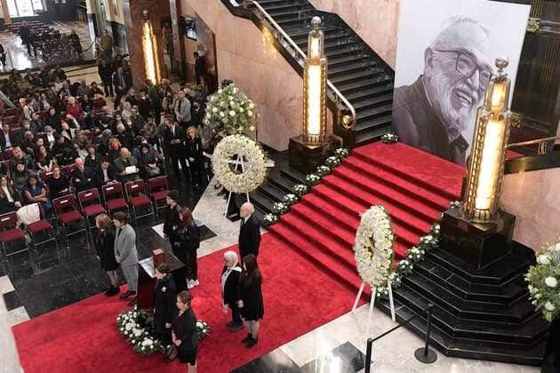 Posthumous Tribute to Set Designer Alejandro Luna December 16, 2022, Mexico City, Mexico: Diego Luna accompanied by his children Fiona Luna and Jeronimo Luna and his his sister Maria Luna during the posthumous tribute of present ashes of his father Alejandro Luna, National Award in Sciences and Arts who died at the age of 83, at Palacio de Bellas Artes. on December 16, 2022 in Mexico City, Mexico. (Photo by Jaime Nogales Eyepix Group) Copyright: xJaimexNogales xEyepixxGroupx JN_16122022_84216