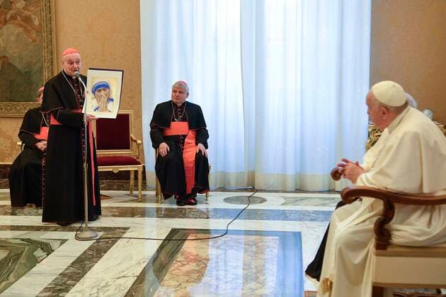 Italy, Rome, Vatican, 2022 12 17 Pope Francis receives Mother Teresa award delegation in audience at Vatican Photograph by Vatican Mediia Catholic Press Photos . RESTRICTED TO EDITORIAL USE - NO MARKETING - NO ADVERTISING CAMPAIGNS.  Copyright: xVATICANxMEDIAx xipa-agency.netx xVaticanxMediax IPA_IPA35126056