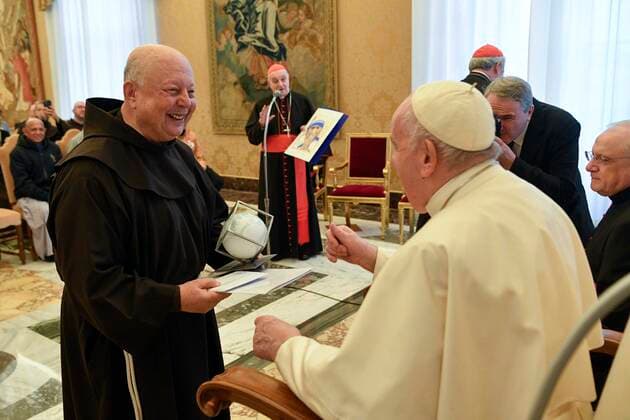 Italy, Rome, Vatican, 2022 12 17 Pope Francis receives Mother Teresa award delegation in audience at Vatican Photograph by Vatican Mediia Catholic Press Photos . RESTRICTED TO EDITORIAL USE - NO MARKETING - NO ADVERTISING CAMPAIGNS.  Copyright: xVATICANxMEDIAx xipa-agency.netx xVaticanxMediax IPA_IPA35126057