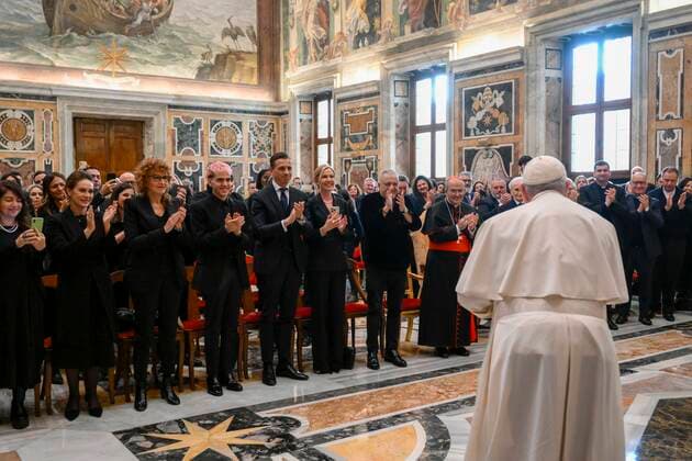 Italy, Rome, Vatican, 2022 12 17 Pope Francis receives in audience the Artists of the Christmas Concert at the Vatican Photograph by Vatican Mediia Catholic Press Photos . RESTRICTED TO EDITORIAL USE - NO MARKETING - NO ADVERTISING CAMPAIGNS.  Copyright: xVATICANxMEDIAx xipa-agency.netx xVaticanxMediax IPA_IPA35126101