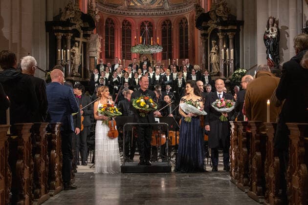 Violinist Diana Tishchenko Ukraine , Chief Conductor of the WDR Funkhausorchester Frank STROBEL, soprano Olga Peretyatko Russia and actor Heiner LAUTERBACH Advent concert of the state government in Bonn Cathedral NRW Minister President Hendrik Wüst and WDR Director Tom Buhrow jointly invi