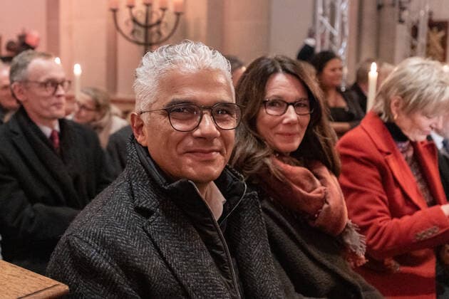 The former mayor of Bonn Ashok Alexander SRIDHARAN CDU with wife Petra among the guests Advent concert of the state government in Bonn Cathedral NRW Prime Minister Hendrik Wüst and WDR Director Tom Buhrow jointly invite to the Cathedral Basilica in the federal city The event was broadcast live on WDR television 17 12 2022 Bonn downtown NRW Germany