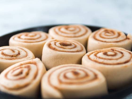 Vegan cinnamon rolls raw dough, top view Raw dough preparation swedish cinnamon buns Kanelbullar with pumpkin spice ready to bake. Idea and recipe pastries - perfect cinnamon rolls in skillet. Copy space for text Copyright: xZoonar.com OlgaxSergeevax 15963699