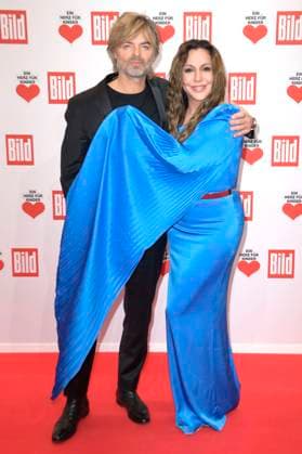 Nicolino Hermano mit Freundin Simone Thomalla bei der TV Spendengala Ein Herz für Kinder 2022 im Studio G in Adlershof. Berlin, 17.12.2022 *** Nicolino Hermano with girlfriend Simone Thomalla at the TV fundraiser Ein Herz für Kinder 2022 at Studio G in Adlershof Berlin, 17 12 2022 Foto:xF.xKernx xFuturexImage