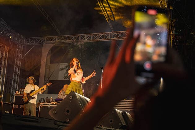 December 18, 2022, Bangkok, Thailand: Milli (Danupha Khanatheerakul), Thai rapper performs during a live concert in Siam music festival 2022 at Siam square in Bangkok. Bangkok Thailand - ZUMAs197 20221218_zaa_s197_111 Copyright: xVaruthxPongsapipattx