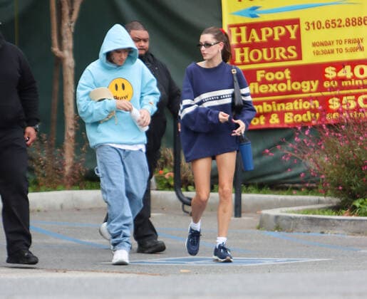 Justin Bieber and Hailey Bieber are seen in Los Angeles Featuring: Justin Biebe, Hailey Bieber Where: Los Angeles, California, United States When: 17 Dec 2022 Credit: BauerGriffin INSTARimages.com Cover Images Copyright: xx 52291848 EDITORIAL USE ONLY. NOT FOR USE BY NEWSPAPERS BASED IN THE UK.