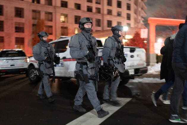 December 19, 2022, Vaughan, ON, CANADA: York Regional Police tactical officers attend the scene of a shooting in Vaughan, Ont., Sunday, Dec. 18, 2022. Police say multiple people are dead, including the suspect, after a shooting in an apartment building. Vaughan CANADA - ZUMAc35_ 20221219_zaf_c35_002 Copyright: xArlynxMcadoreyx