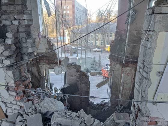 News Bilder des Tages RUSSIA, DONETSK - DECEMBER 20, 2022: Damage in Unit 10 of Kalinin Hospital (DOKTMO) which was hit during a military strike. Some 20 explosions ripped through central Donetsk as it was targeted by the Armed Forces of Ukraine. The military strike hit Voroshilovsky and Kalininsky districts of the city, including the vicinity of Kalinin Hospital (DOKTMO). Andrei Cherednichenko TASS  56510815