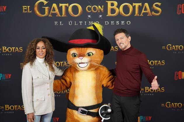 Bilder des Jahres 2022, Entertainment 12 Dezember Entertainment Themen der Woche KW51 Entertainment Bilder des Tages Actor Antonio Banderas and singer Rosario Flores at photocall film El Gato con Botas: El ultimo deseo in Madrid on Tuesday, 20 December 2022 Cordon Press *** Actor Antonio Banderas and singer Rosario Flores at photocall film El Gato con Botas El ultimo deseo in Madrid on Tuesday, 20 December 2022 Cordon Press 
