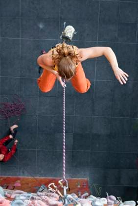 woman falling off indoor climbing wall Guildford, England, United Kingdom CR_THHE200623E-413659-01 ,model released, Symbolfoto ,property released
