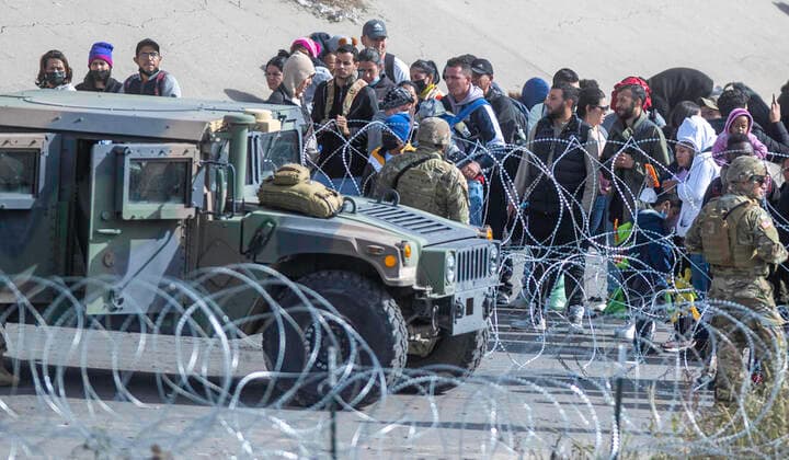 December 20, 2022, Ciudad Juarez, Chihuahua, USA: .U.S brings military to reenforce U.S.-Mexico Border in El Paso along the Rio Bravo to prevent from immigrants seeking asylum from entering the United States. .Ciudad Juarez, Mexico Albuquerque Journal Ciudad Juarez USA - ZUMAab1_ 20221220_zaf_ab1_006 Copyright: xRobertoxE.xRosalesx