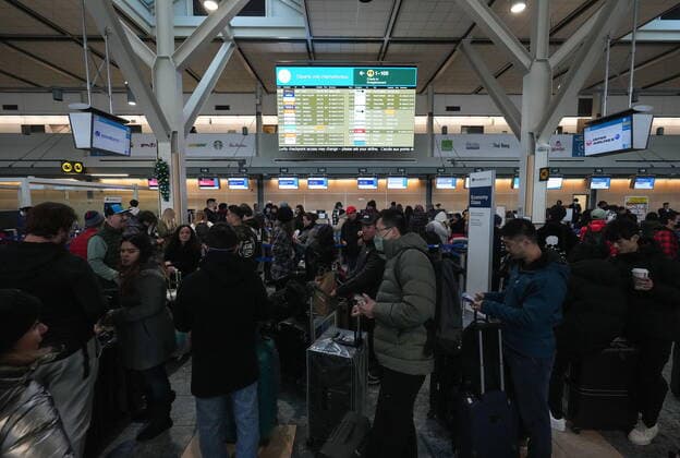 December 20, 2022, RICHMOND, BC, CANADA: Passengers wait in a check-in line at Vancouver International Airport after a snowstorm crippled operations leading to cancellations and major delays, in Richmond, B.C., on Tuesday, December 20, 2022. RICHMOND CANADA  - ZUMAc35_ 20221220_zaf_c35_042 Copyright: xDarrylxDyckx