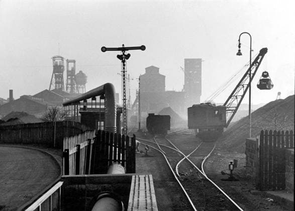 Güterumschlagsbahnhof Ein Güterumschlagsbahnhof an einer Zeche im Ruhrgebiet, Deutschland 1952. A freight transfer station at a coal mine in the Ruhr area, Germany 1952., Deutschland Copyright: ErichxAndres EAN_90062_00641096 UnitedArchives