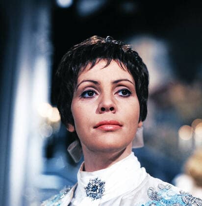 DER ROSENKAVALIER Der Rosenkavalier, Oper von Richard Strauss, Bayerische Staatsoper München, Deutschland, 1979, Bild: Brigitte Fassbaender als Octavian. Der Rosenkavalier, Silver Rose, Opera by Richard Strauss, Opera production, Bavarian State Opera Munich, Germany, 1979, photo: Brigitte Fassbaender as Octavian., München Deutschland Copyright: kpa kpa_55043717 UnitedArchives EDITORIAL USE ONLY